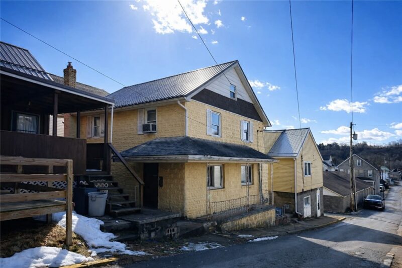 943 Johnston Ave 2 — photo 2