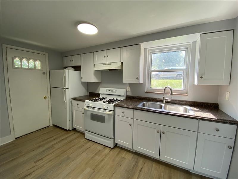1002 Hartman St — photo 3