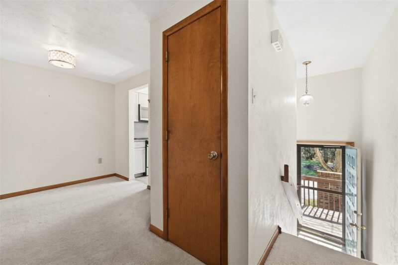 105 Laurel Ct — photo 3