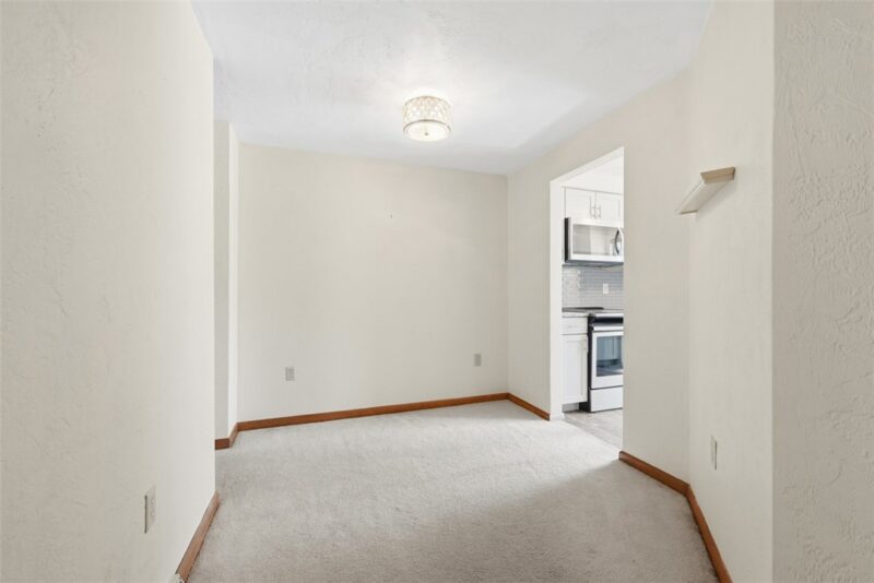 105 Laurel Ct — photo 6
