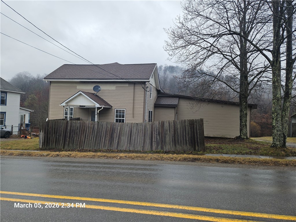 233 Main St — photo 1