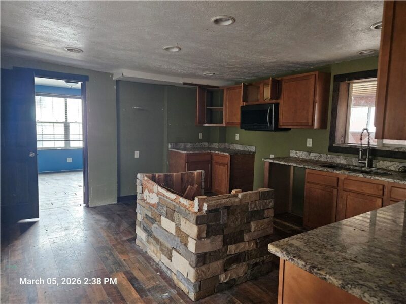 233 Main St — photo 3