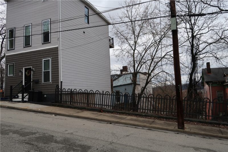 1310 Stranmore St — photo 2