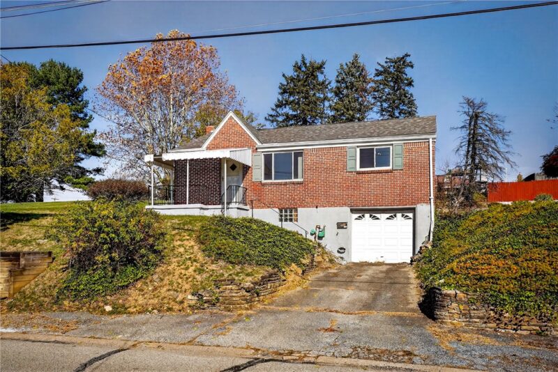 813 Alberta Dr — photo 2