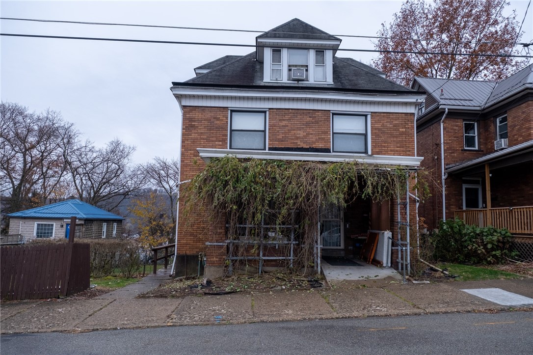 608 E 8TH AVENUE — photo 1