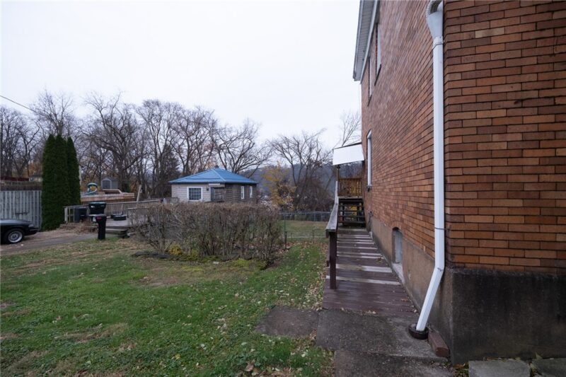 608 E 8TH AVENUE — photo 3