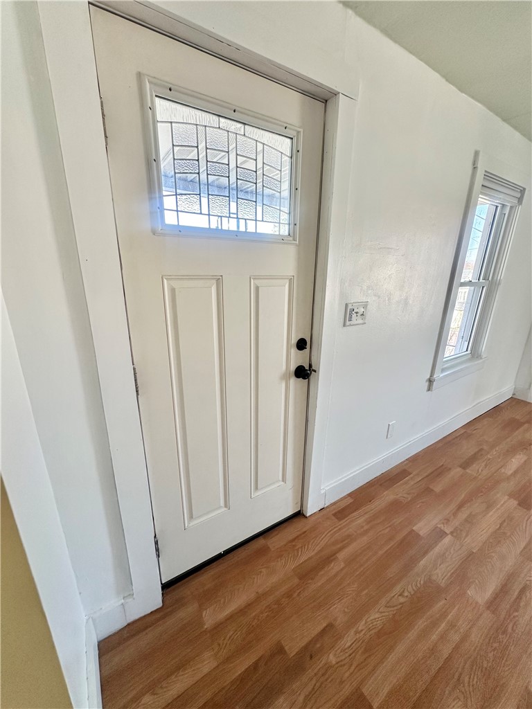 409 S Summit St — photo 3