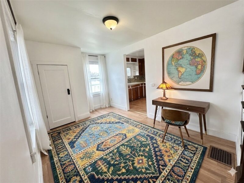 409 S Summit St — photo 7