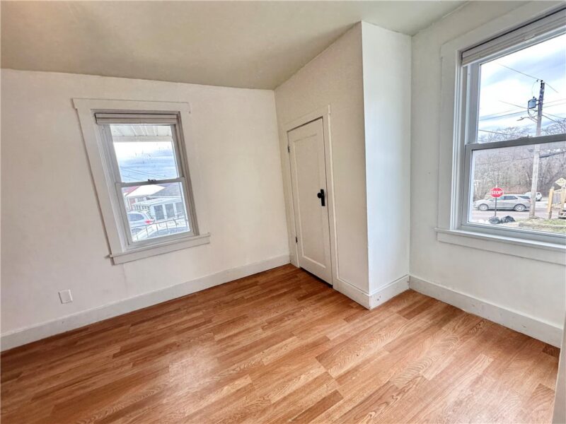 409 S Summit St — photo 8