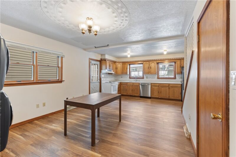703 Washington Ave — photo 8