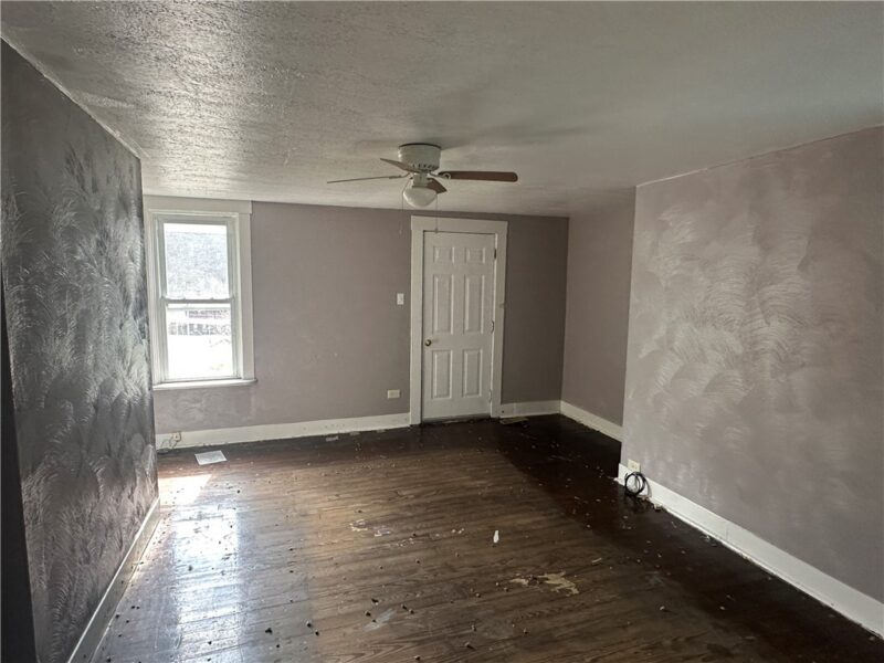 111 Center St — photo 4