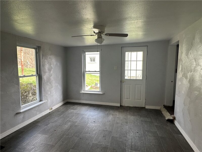 111 Center St — photo 6