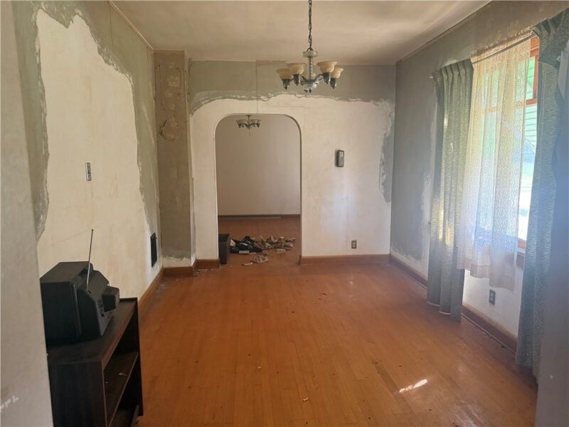 1046 Wallis Ave — photo 4