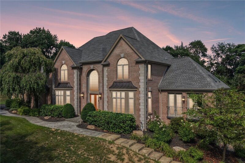 401 Blackstone Ln — photo 2