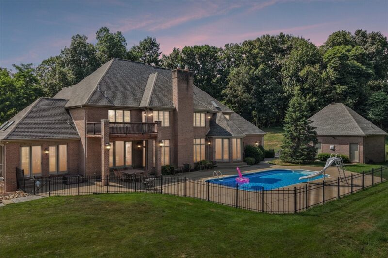 401 Blackstone Ln — photo 3