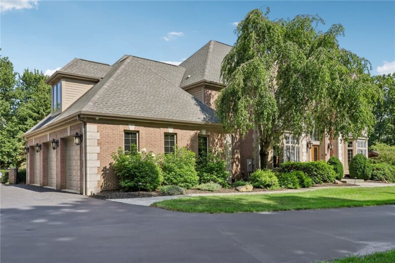 401 Blackstone Ln — photo 4