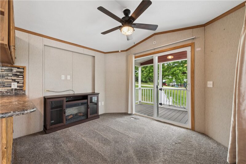 300 Clubhouse Drive — photo 2