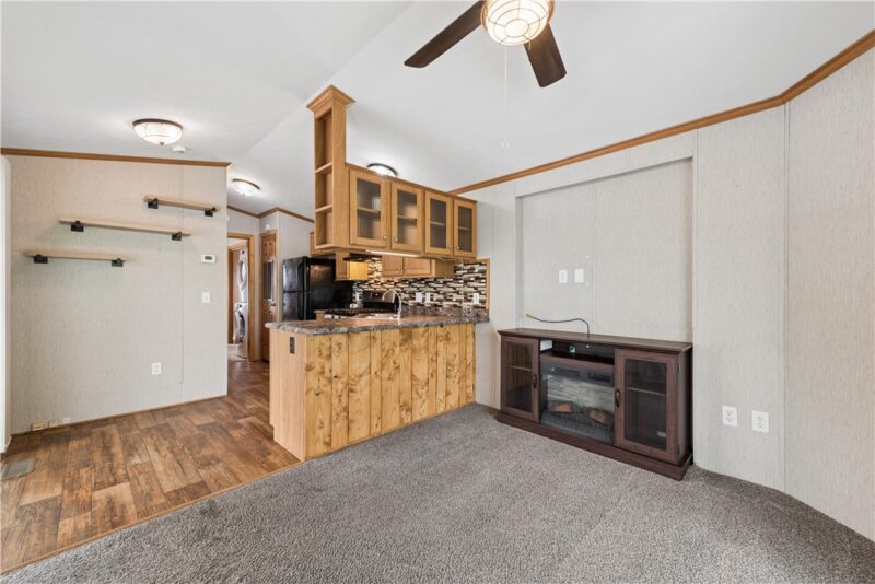 300 Clubhouse Drive — photo 3