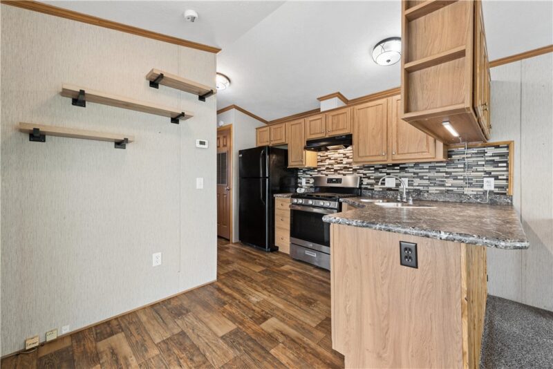 300 Clubhouse Drive — photo 5