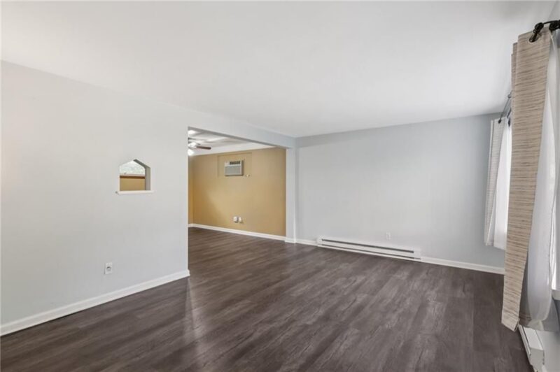 723 Elwell Ave — photo 4