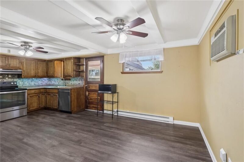 723 Elwell Ave — photo 5