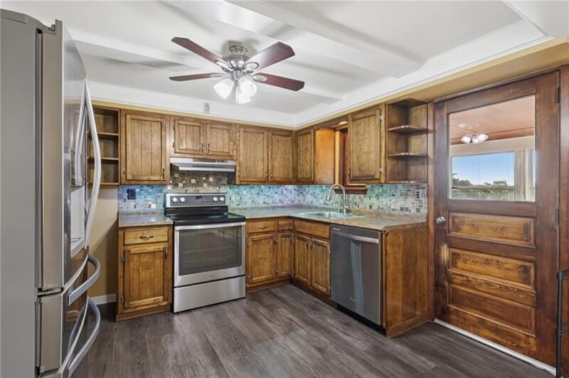 723 Elwell Ave — photo 6