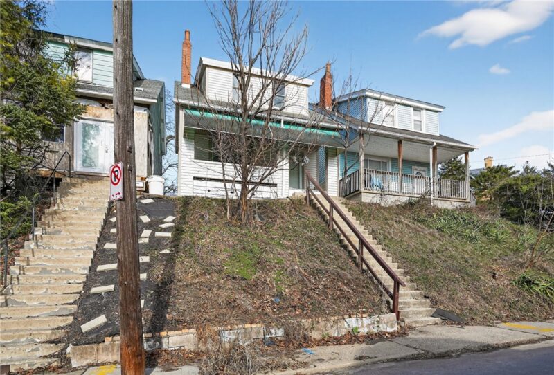 303 Reifert St — photo 2