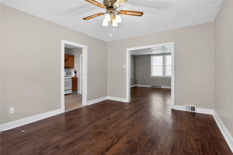 303 Reifert St — photo 8