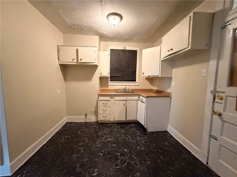 1725 Laketon Rd — photo 4