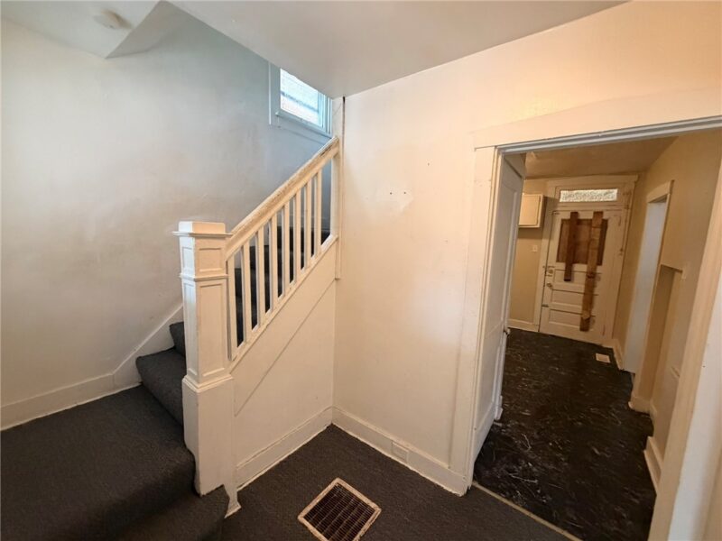 1725 Laketon Rd — photo 5