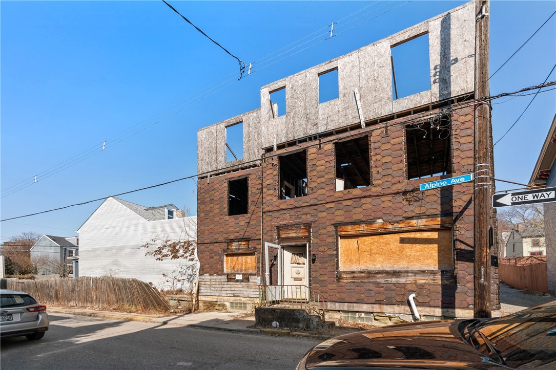 110 Alpine Ave. — photo 1