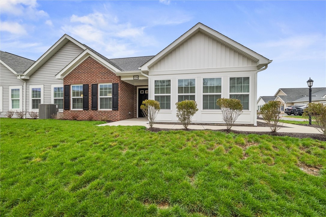 1254 Sandy Ridge Dr — photo 1