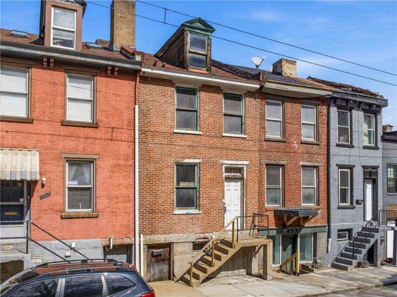 431 E Carson St — photo 2