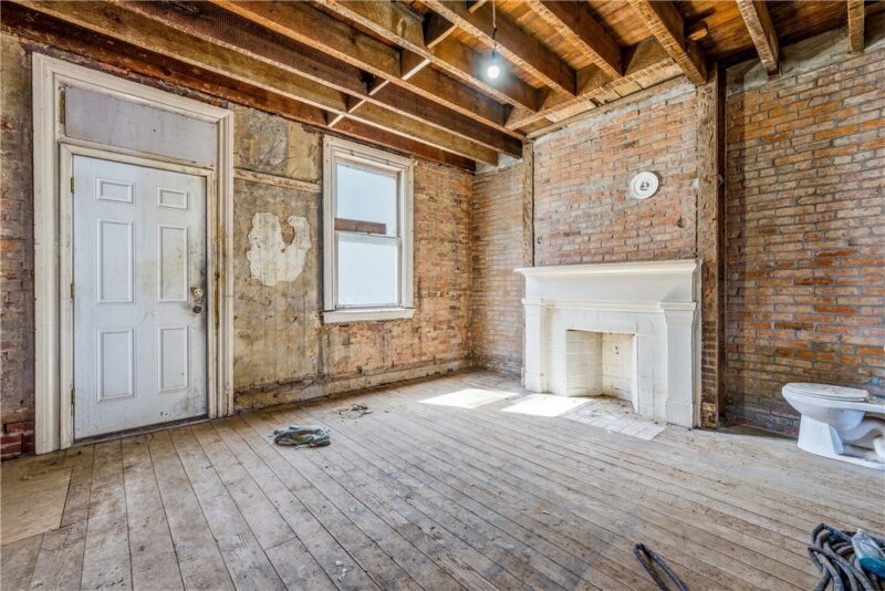 431 E Carson St — photo 3
