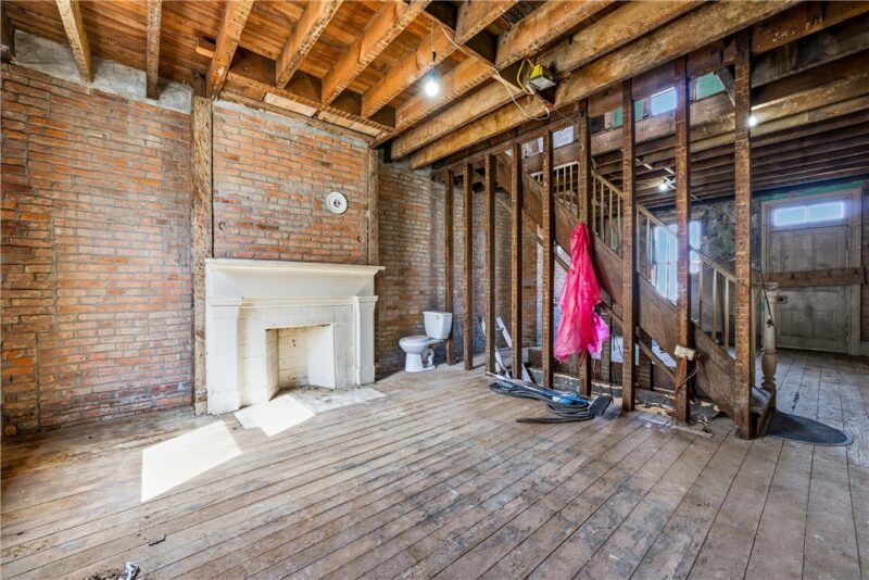 431 E Carson St — photo 6