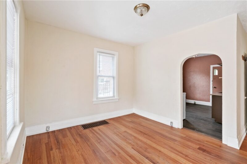 1013 Henry St — photo 3