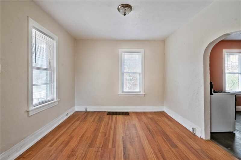 1013 Henry St — photo 4