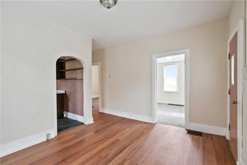 1013 Henry St — photo 5