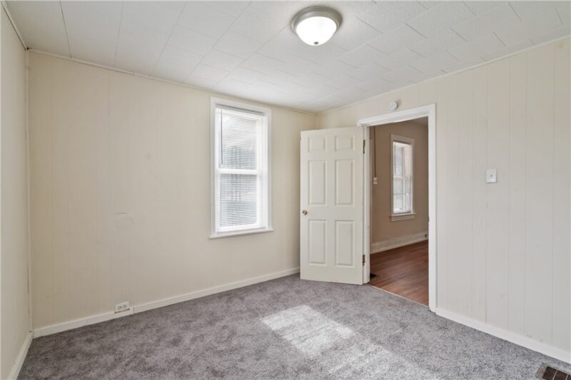 1013 Henry St — photo 8