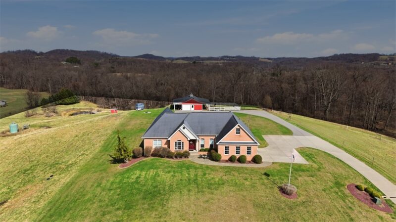 148 Stonegate Dr — photo 3