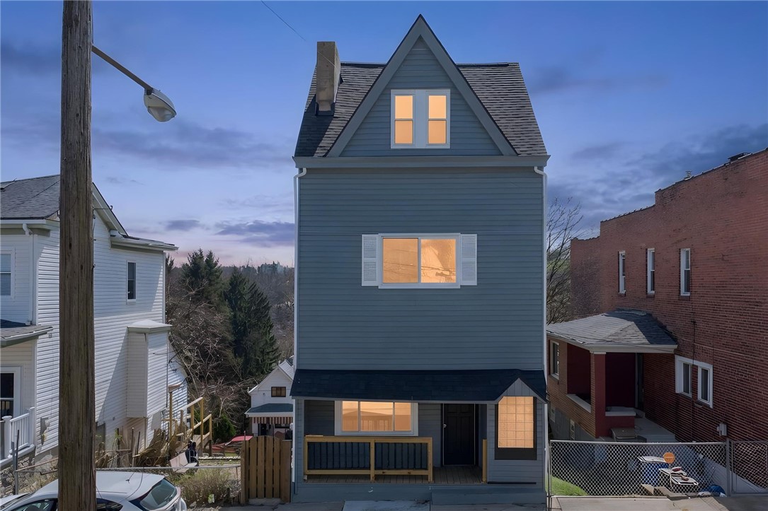 2636 Cobden Street — photo 1