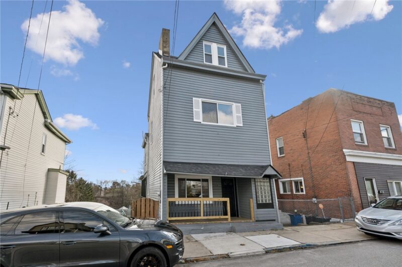 2636 Cobden Street — photo 2