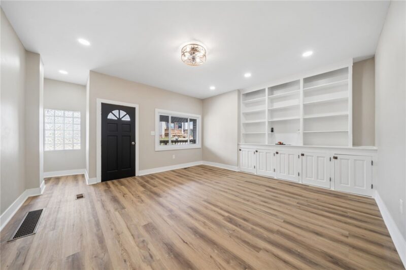 2636 Cobden Street — photo 5