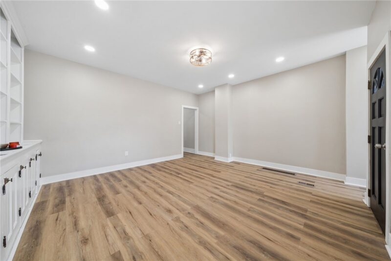 2636 Cobden Street — photo 7
