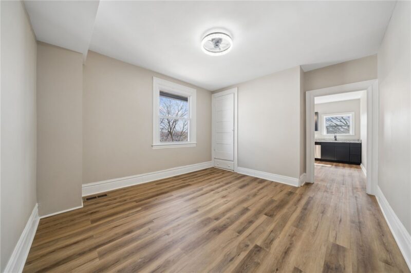 2636 Cobden Street — photo 8