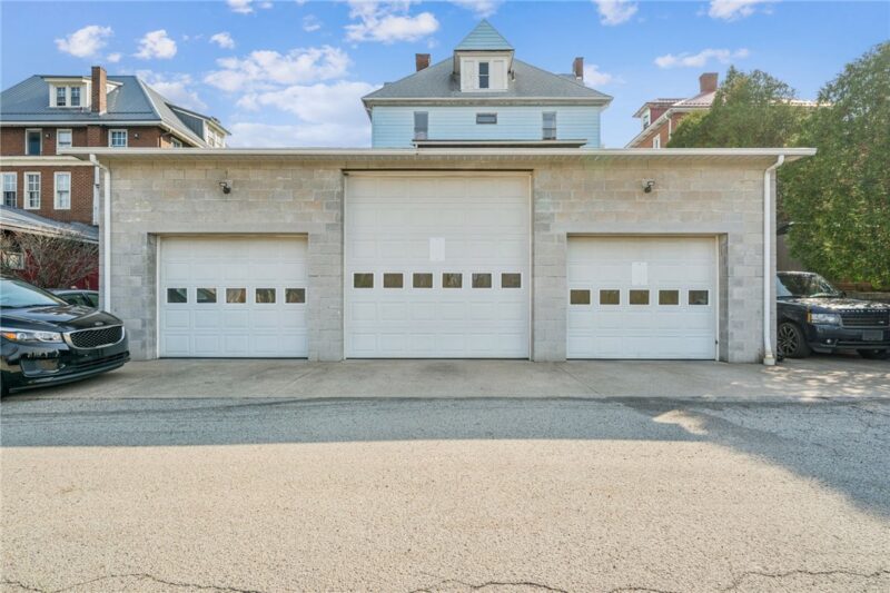 568 N Main St — photo 2