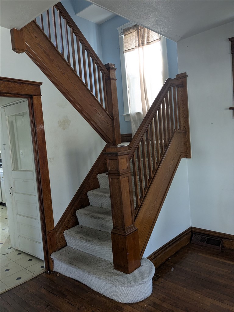 506 E Moody Ave — photo 6