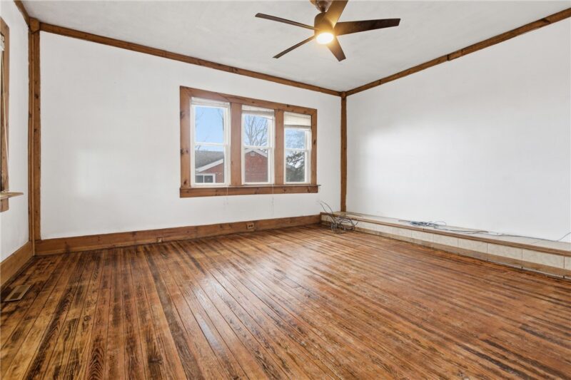 95 E Main St — photo 5
