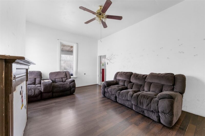 303 Agnew Rd — photo 5