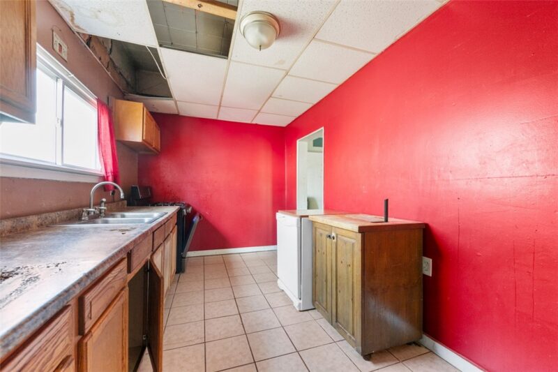 303 Agnew Rd — photo 8